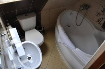 Фото номера Двухместный номер с 1 кроватью или 2 отдельными кроватями Отели типа «постель и завтрак» Górski Pałacyk oraz Gościniec Szarotka Kompleks obiektów г. Косцелиско 8