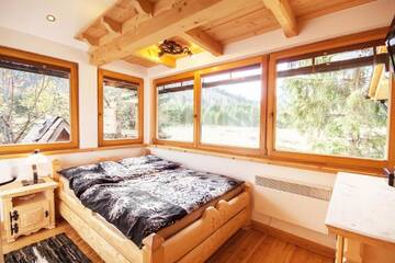 Фото номера Superior Three-Bedroom Apartment with Jacuzzi Апартаменты Willa Przy Dolinie Kościeliskiej г. Косцелиско 6
