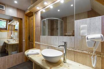 Фото номера Дом с 3 спальнями Шале Domek Tatra Lux Zakopane г. Косцелиско 41