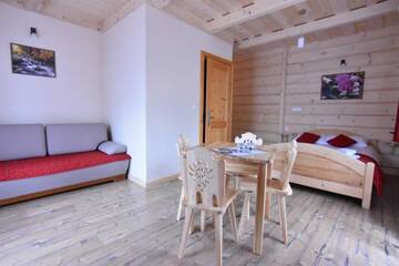 Фото номера Номер Делюкс с террасой Отели типа «постель и завтрак» Czerwone Korale - Natural House - Wypoczynek dla Dorosłych г. Косцелиско 3